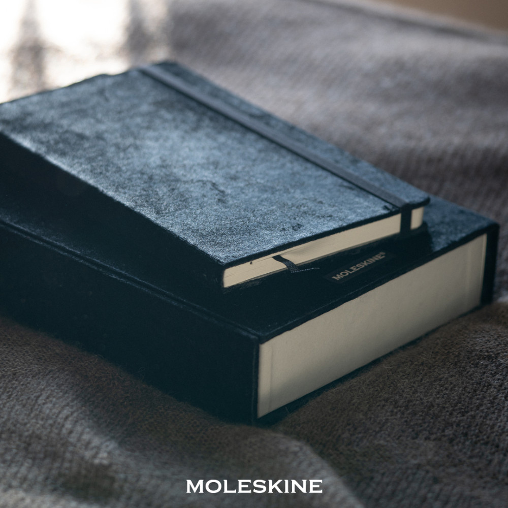 Notatnik Velvet w pudełku - Moleskine x Pontoglio 1883 - w linie, czarny, twardy, L