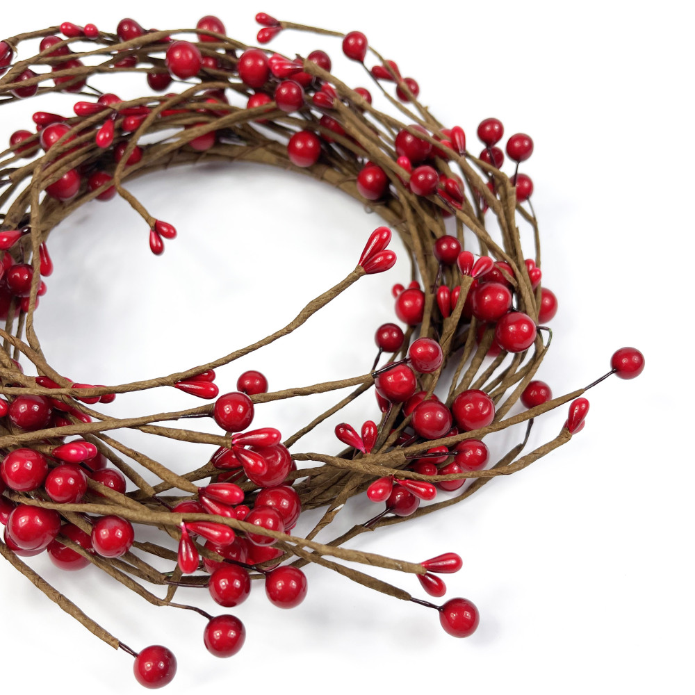 Wreath with red balls - 18 cm