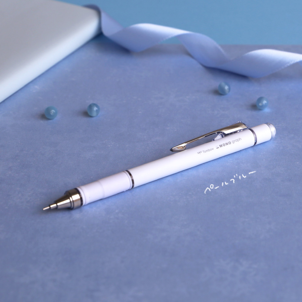 Ołówek automatyczny MONO Graph Grip 0,5 mm - Tombow - Greige