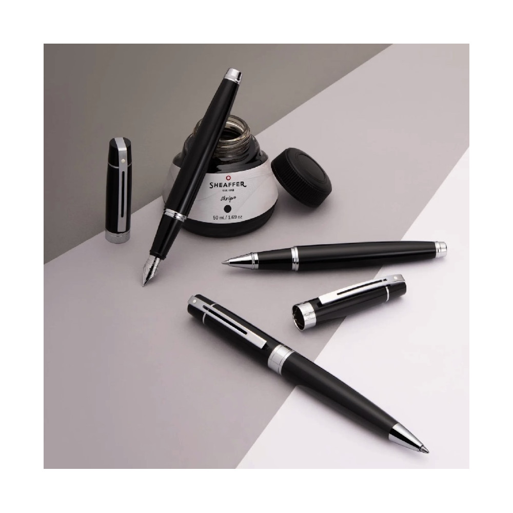 Fountain pen 300 - Sheaffer - Black Chrome Trims F