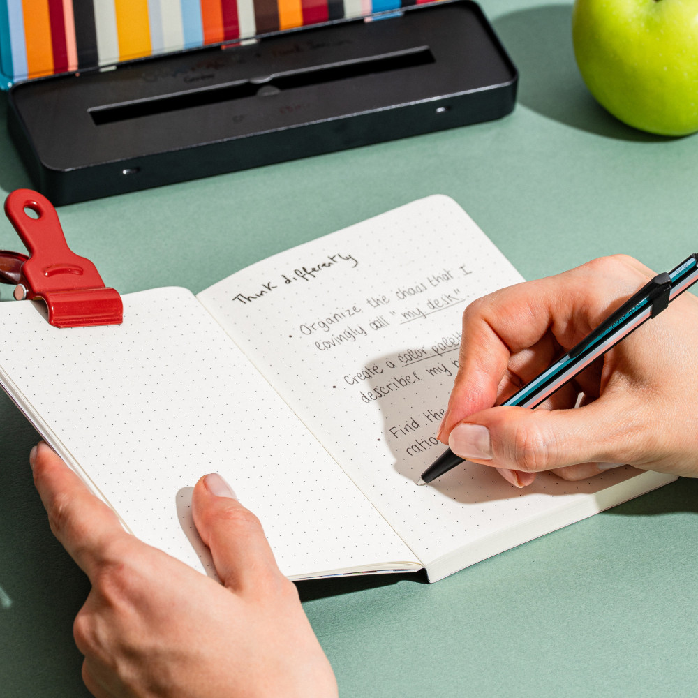 Notatnik w kropki Special Edition Paul Smith A6 - Caran d'Ache - czarny